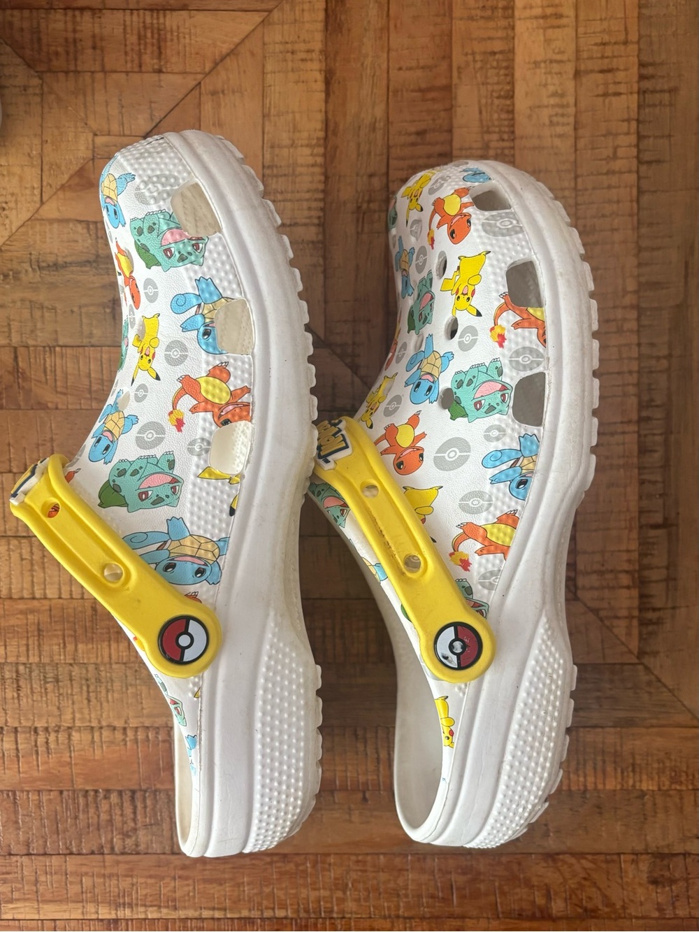 Crocs Men’s 6/Women’s 8, classic Pokémon, EUC - Picture 7 of 7